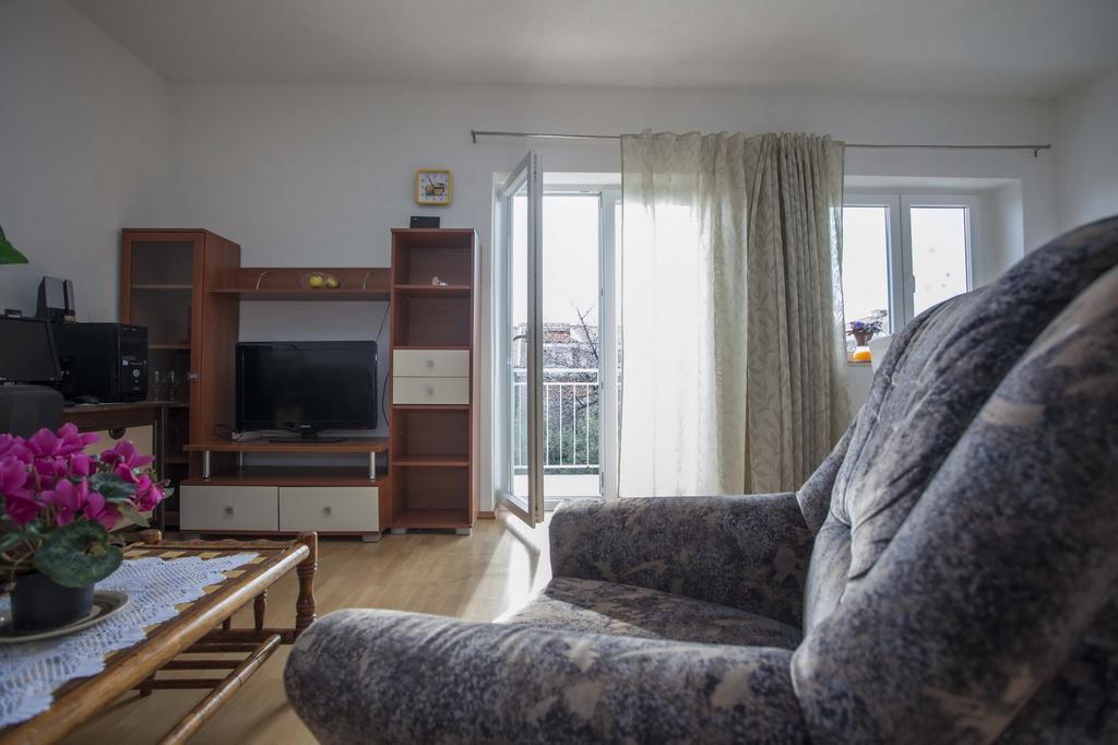 Apartments Dino Макарска Стая снимка