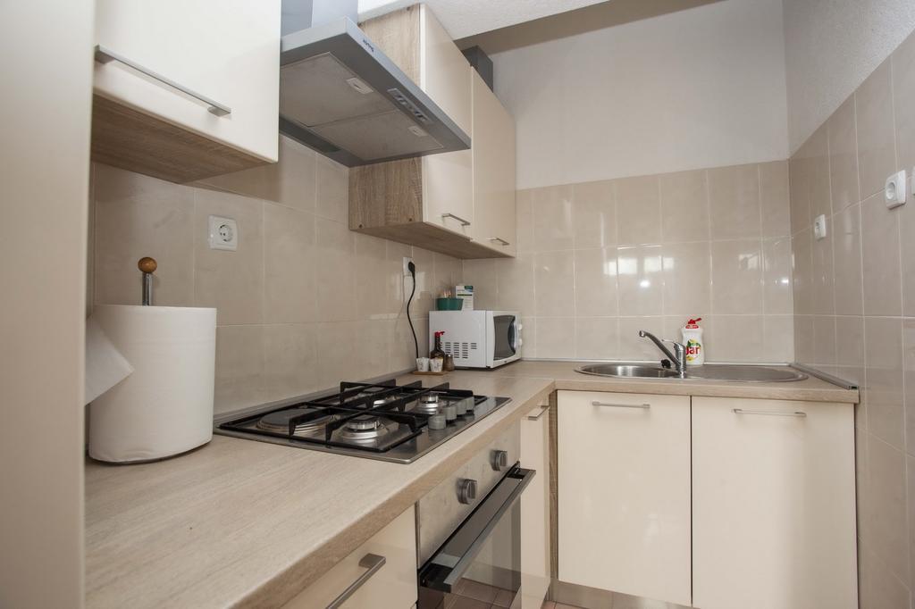 Apartments Dino Макарска Екстериор снимка