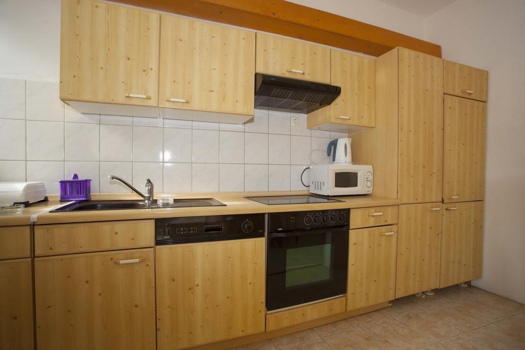 Apartments Dino Макарска Екстериор снимка