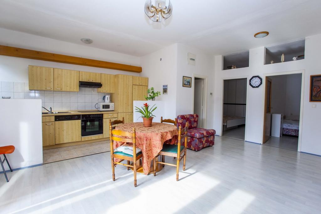 Apartments Dino Макарска Екстериор снимка