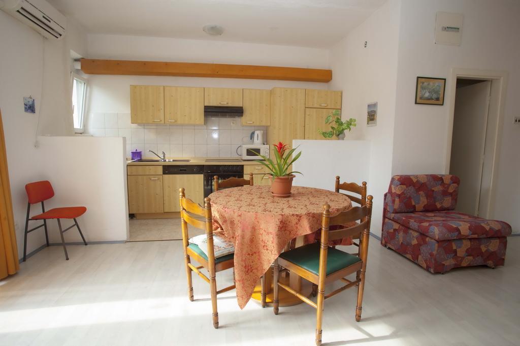 Apartments Dino Макарска Екстериор снимка