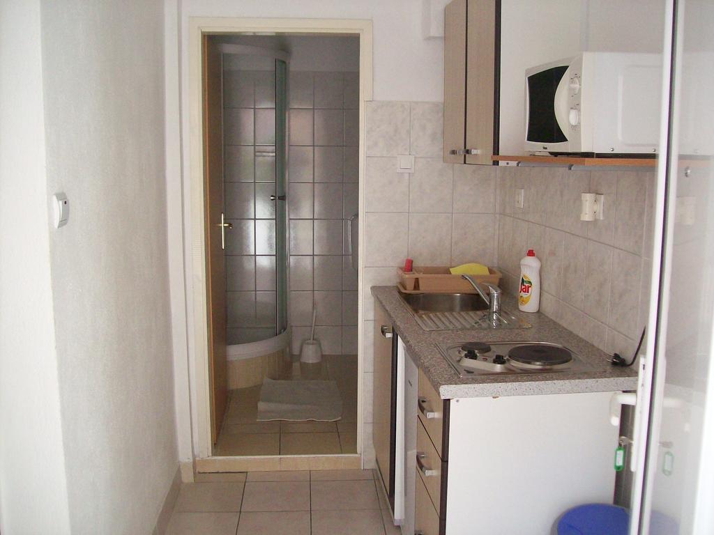 Apartments Dino Макарска Екстериор снимка